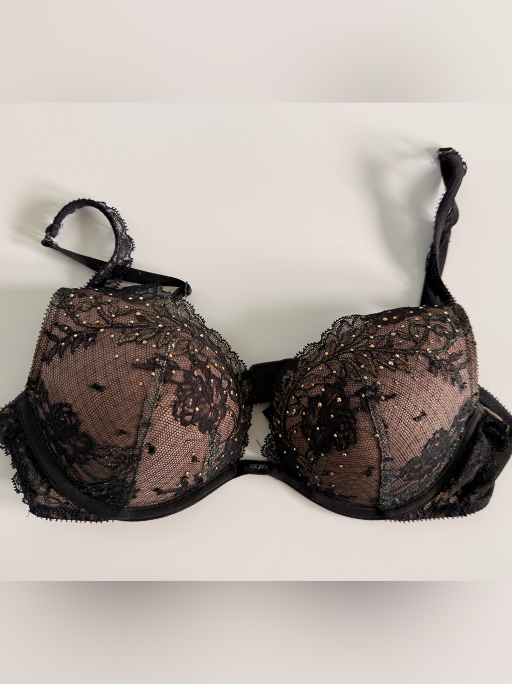 Victoria’s Secret Ver Sexy Lace Pigeonnant Sparkly push-up bra